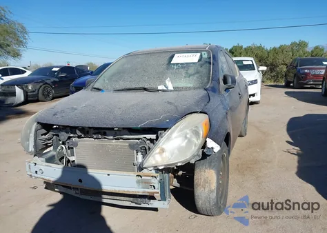 2014 Nissan Versa 1.6 S z USA, uszkodzony, nr VIN 3N1CN7AP3EL858854